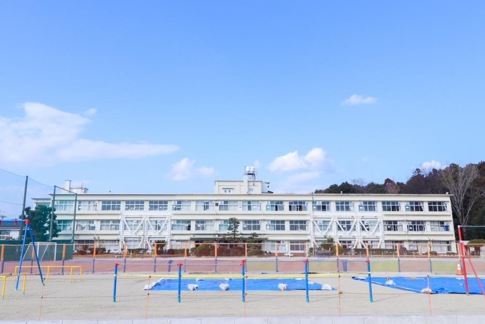 春日井小学校