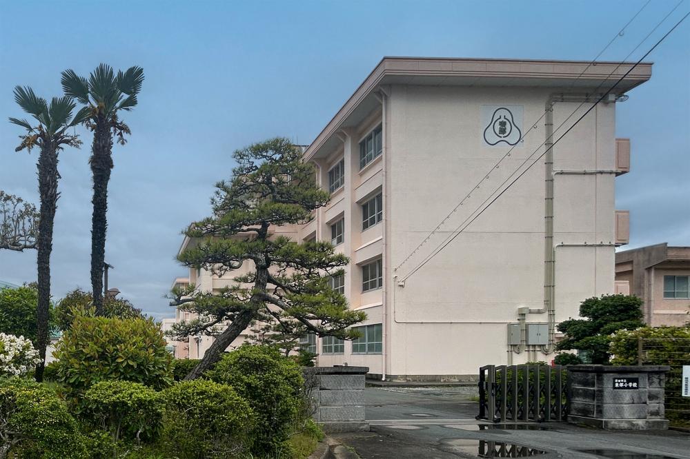 東部小学校