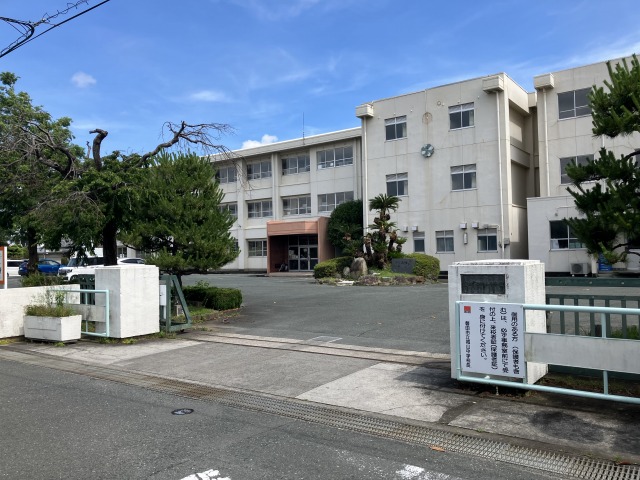 城山中学校　徒歩16分(1250m)