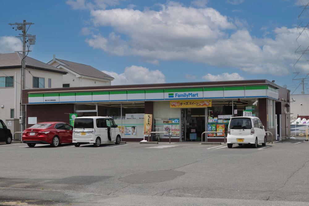 ファミリーマート豊川牛久保駅通店