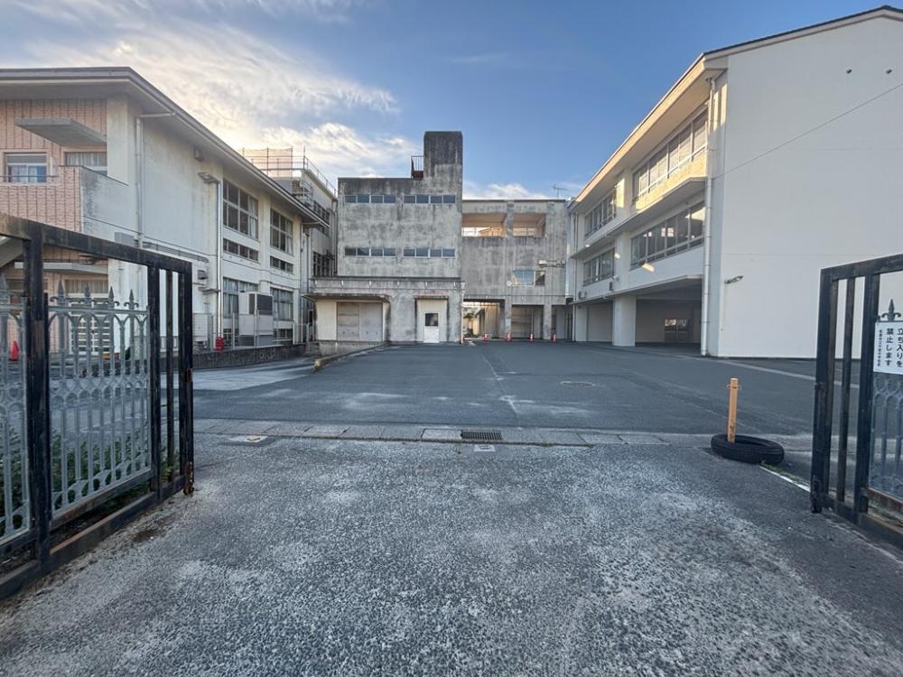 中部中学校