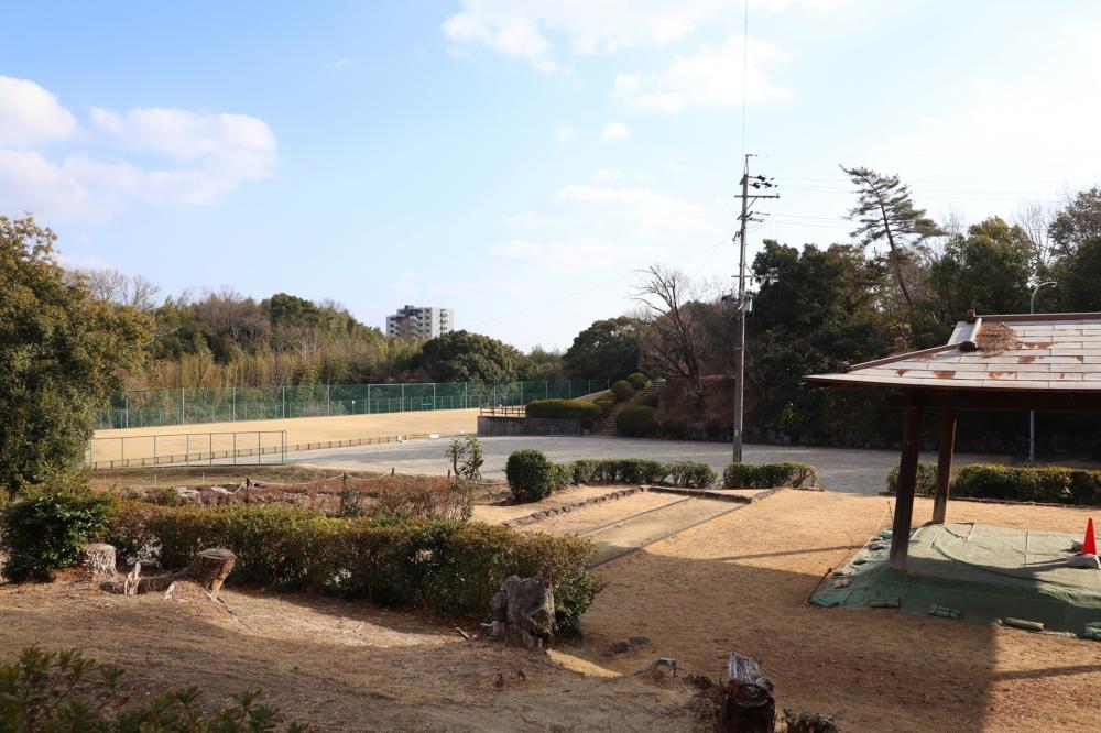 毘森公園　　　約690m(徒歩約9分)