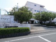 南陽中学校
