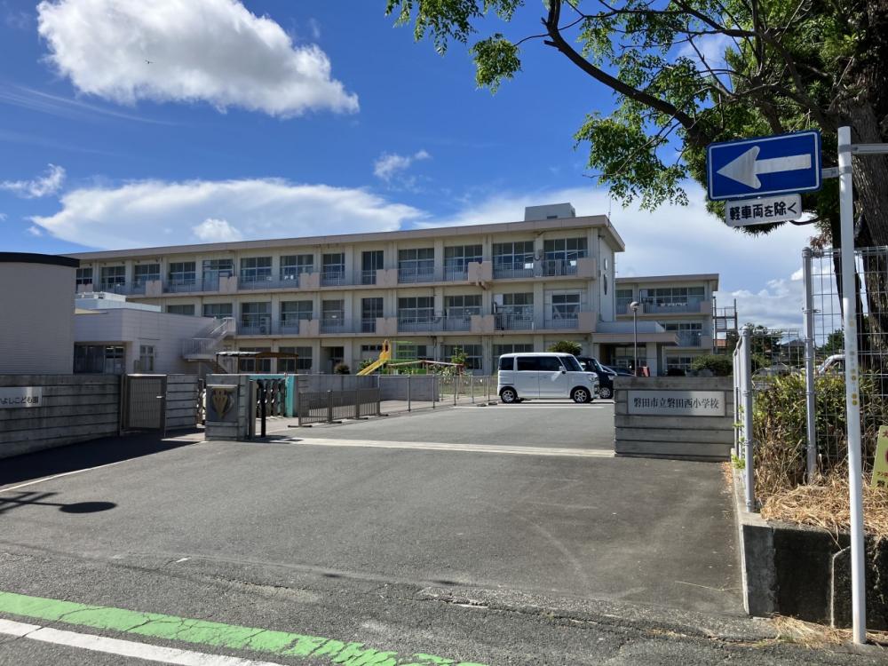 磐田西学校　徒歩8分(570m)