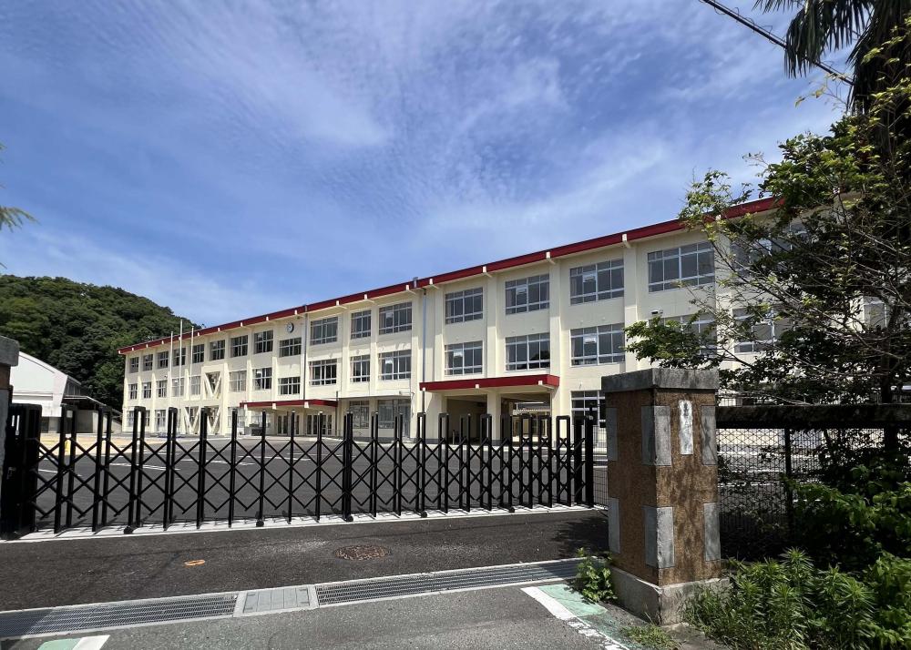 国府小学校